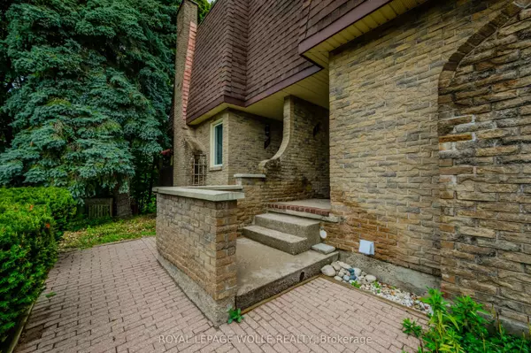 Kitchener, ON N2E 2K2,250 Kingswood DR #1