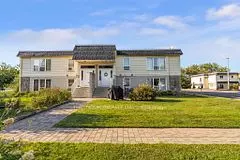 Whitby, ON L1N 2R1,540 Mary ST E #3-1