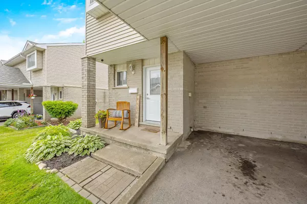 Cambridge, ON N1R 8B4,125 Sekura CRES #36