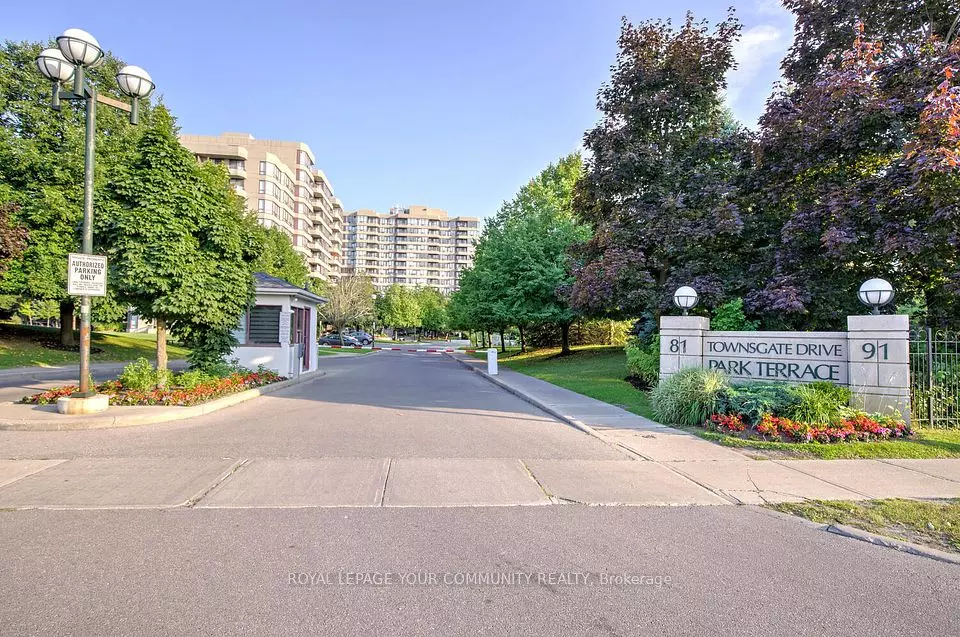 Vaughan, ON L4J 8E8,91 Townsgate DR #404