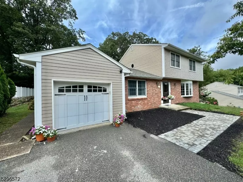 Rockaway Twp., NJ 07866,33 Robin St