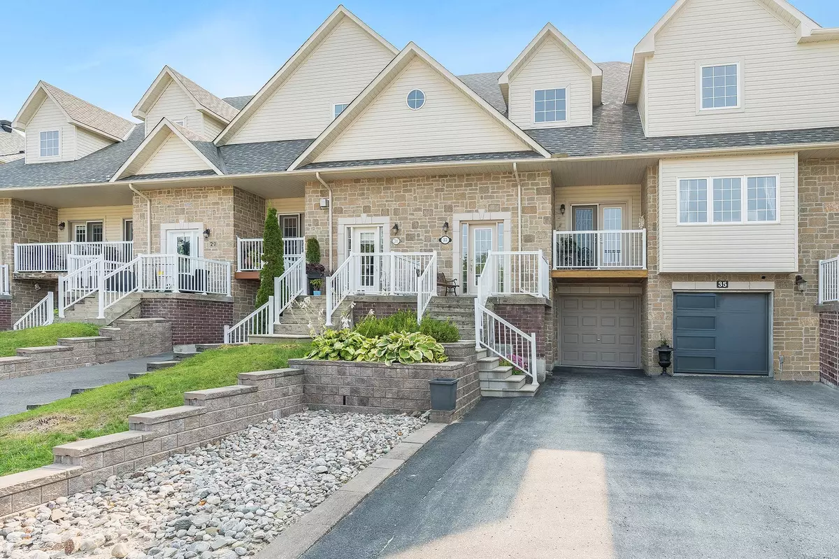 Wasaga Beach, ON L9Z 1H2,33 Royal Beech DR