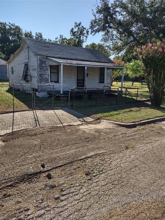 608 N Harrison Street, West, TX 76691