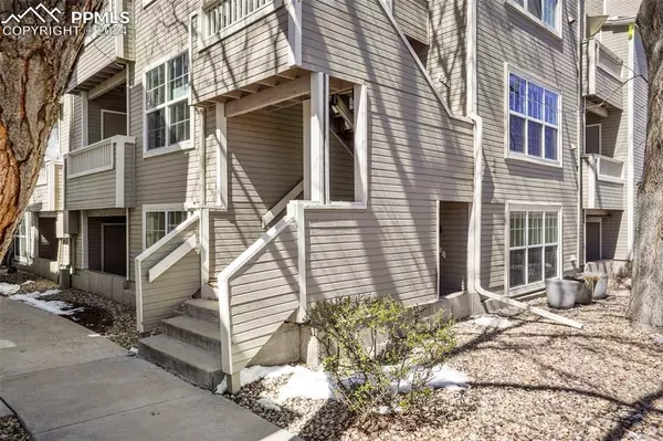 5702 W Asbury PL #102, Lakewood, CO 80227