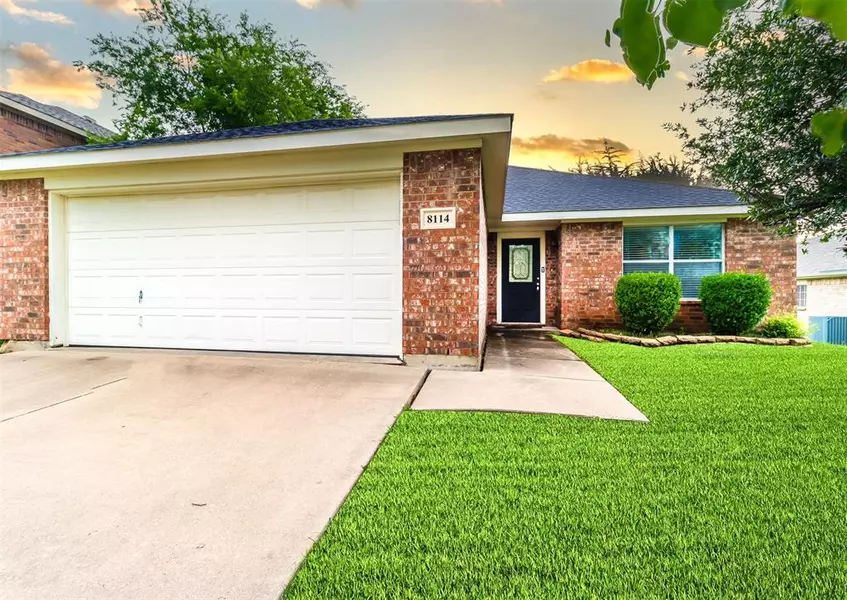 8114 Macgregor Drive, Arlington, TX 76002