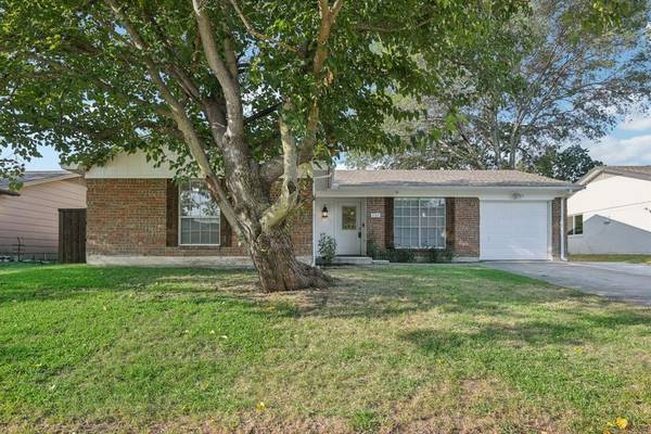 732 Sweetbriar Drive, Lewisville, TX 75067