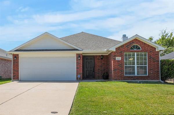 2627 Carmen Drive, Grand Prairie, TX 75052