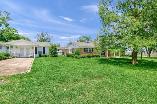 1103 Chestnut,  Honey Grove,  TX 75446