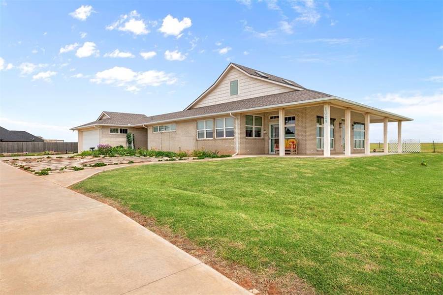 1025 N Johnny Klaasen Avenue, Hydro, OK 73048