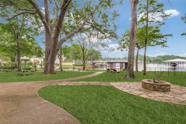 8 Southshore Circle,  Star Harbor,  TX 75148