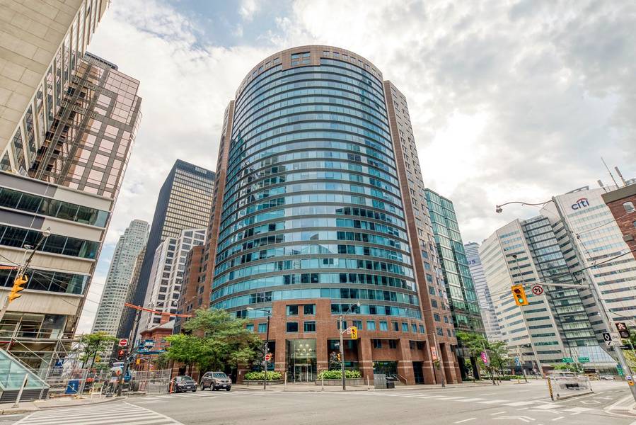 33 University AVE #910, Toronto C01, ON M5J 2S7