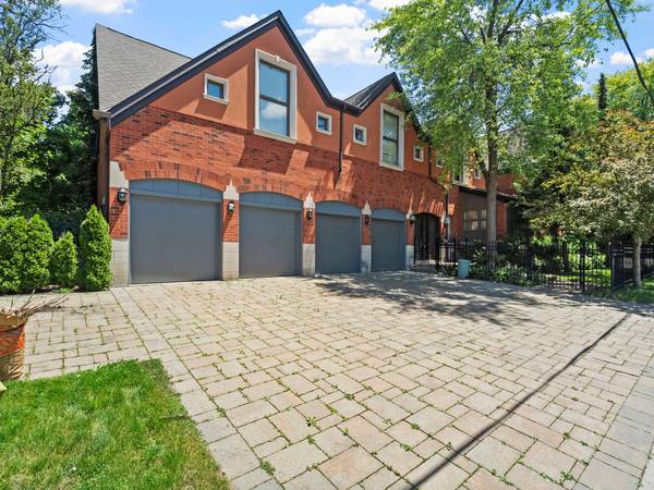 40 Old Colony RD, Toronto C12, ON M2L 2K1