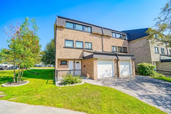 12 Poplar CRES #34, Aurora, ON L4G 3L3