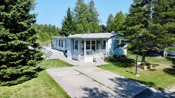 3 St. James PL, Wasaga Beach, ON L9Z 3A8