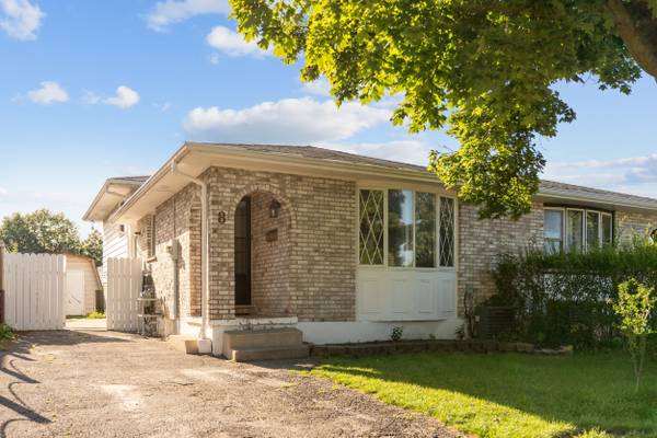 8 Canterbury DR, St. Catharines, ON L2P 3M7