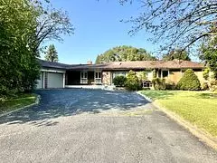 Markham, ON L3T 3A9,44 Fairway Heights DR