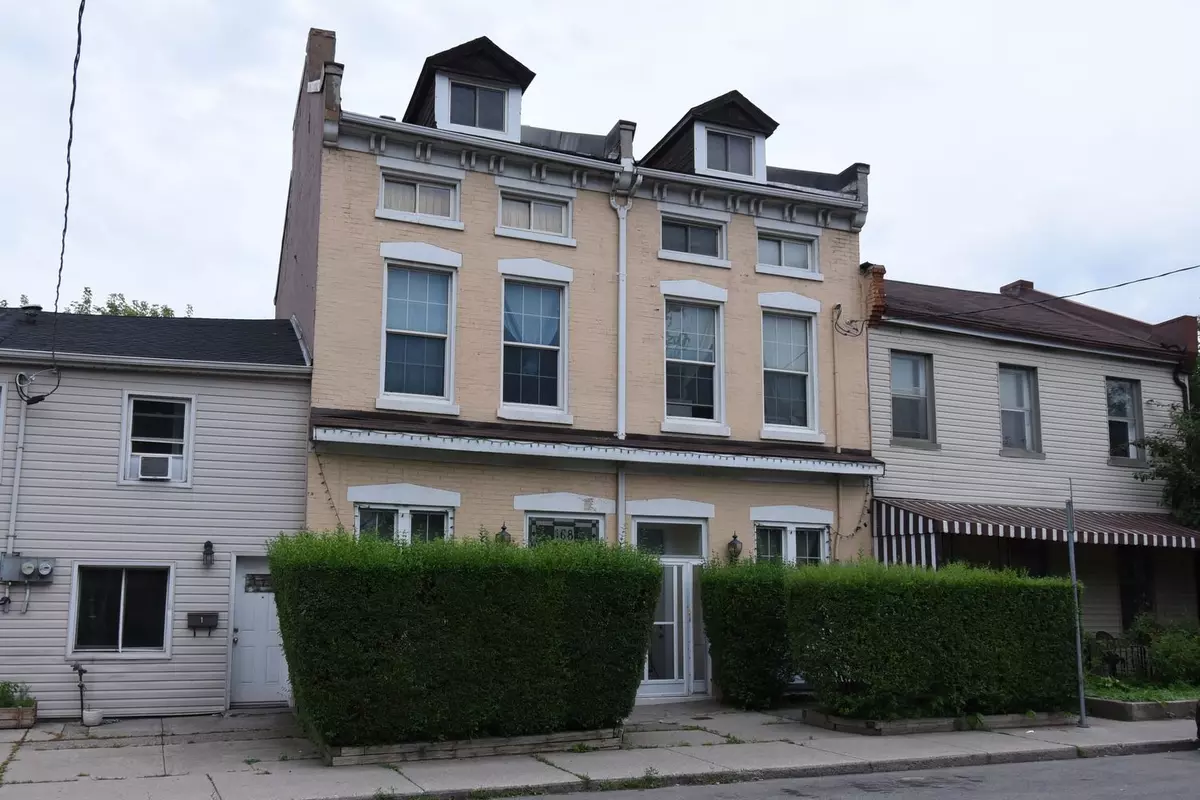 Hamilton, ON L8R 2M4,168 Macnab ST N