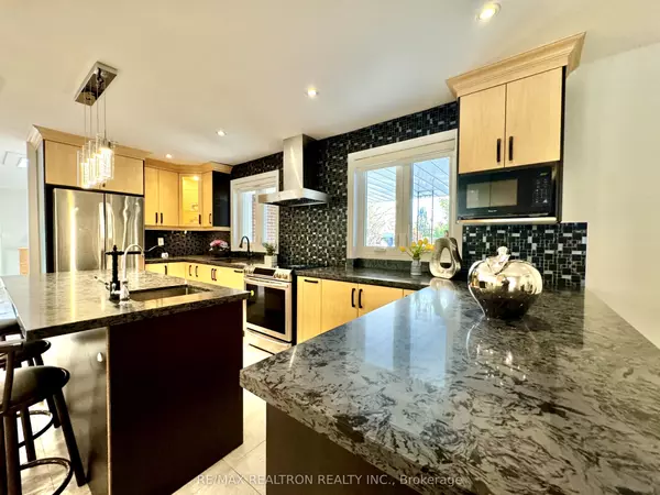 Markham, ON L3T 3A9,44 Fairway Heights DR