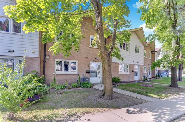 Toronto W05, ON M3J 1B1,60 Grandravine DR #5