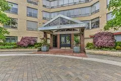 London, ON N6A 5S1,250 SYDENHAM ST #211