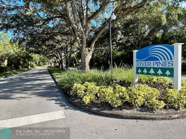 5846 SE Riverboat Dr  #319, Stuart, FL 34997