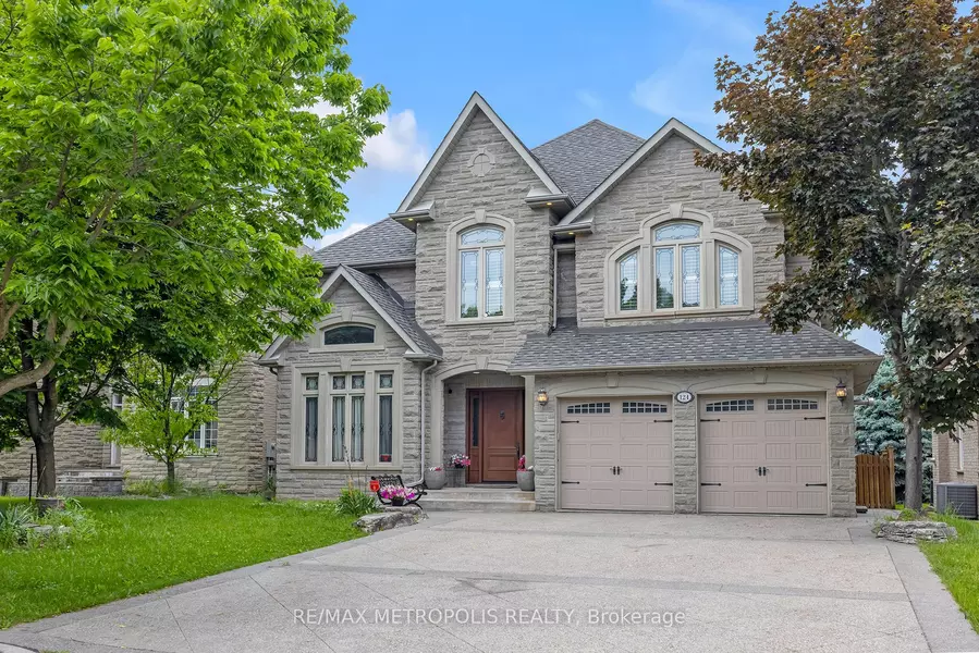 124 Pathlane RD, Richmond Hill, ON L4B 4R1