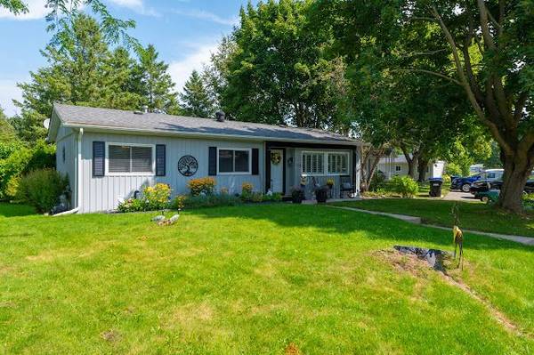 10 South BLVD, Innisfil, ON L9S 1L7