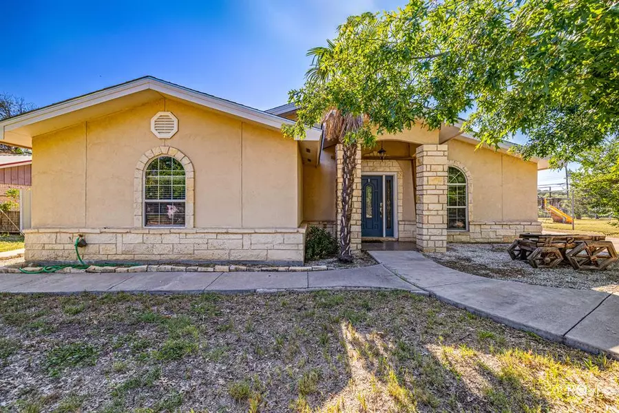 110 Deerwood Dr, Sonora, TX 76950