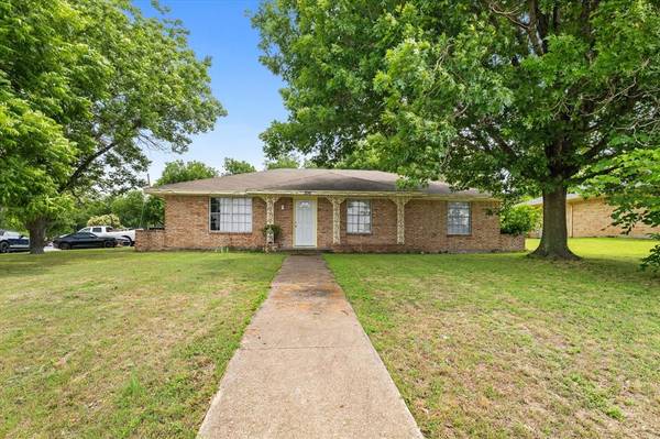 306 N Lyndalyn Avenue, Desoto, TX 75115