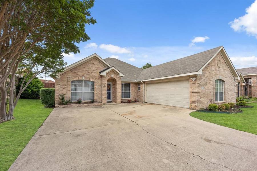 616 Laura Lane, Grand Prairie, TX 75052