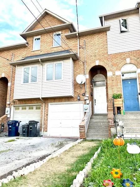 19 Warner Ave AVE E, Toronto C13, ON M4A 2X1