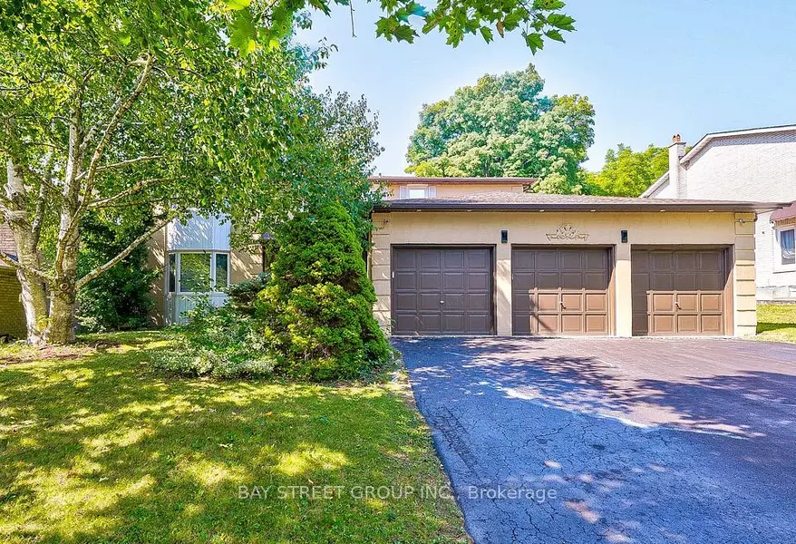 150 Cambridge CRES, Richmond Hill, ON L4C 6G4