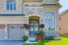 East Gwillimbury, ON L0G 1V0,17 Charles White CT