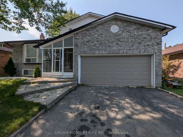 68 Lowe BLVD, Newmarket, ON L3Y 5T1