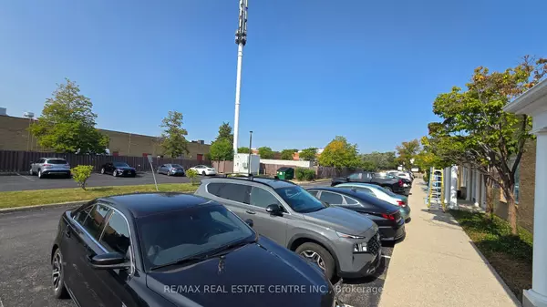 Mississauga, ON L5L 3T5,2624 Dunwin DR #8