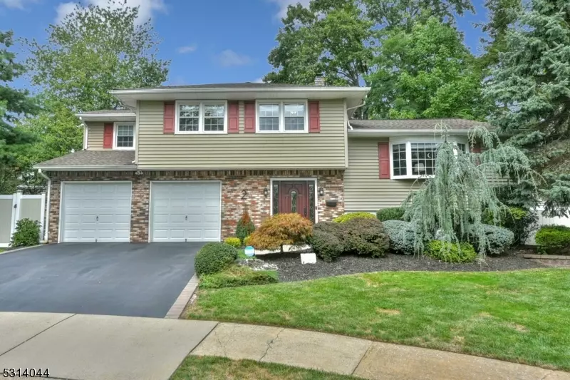 2 Scott Ct, Emerson Boro, NJ 07630