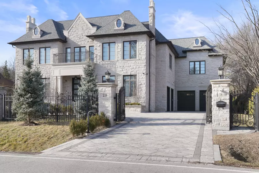 28 Thornridge DR, Vaughan, ON L4J 1C6