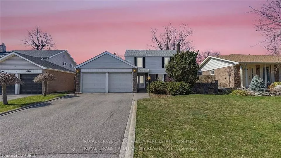 28 Parkview PL, Brampton, ON L6W 2G3