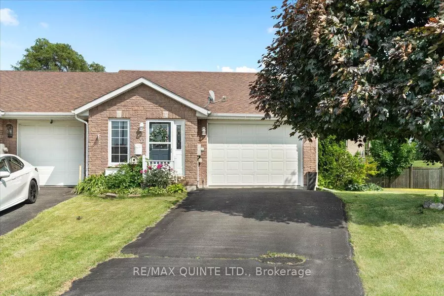 33 Alder CT, Belleville, ON K8P 5L5