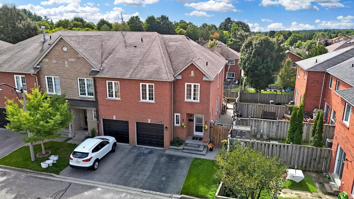 Pickering, ON L1V 6W4,1995 Pine Grove AVE #19