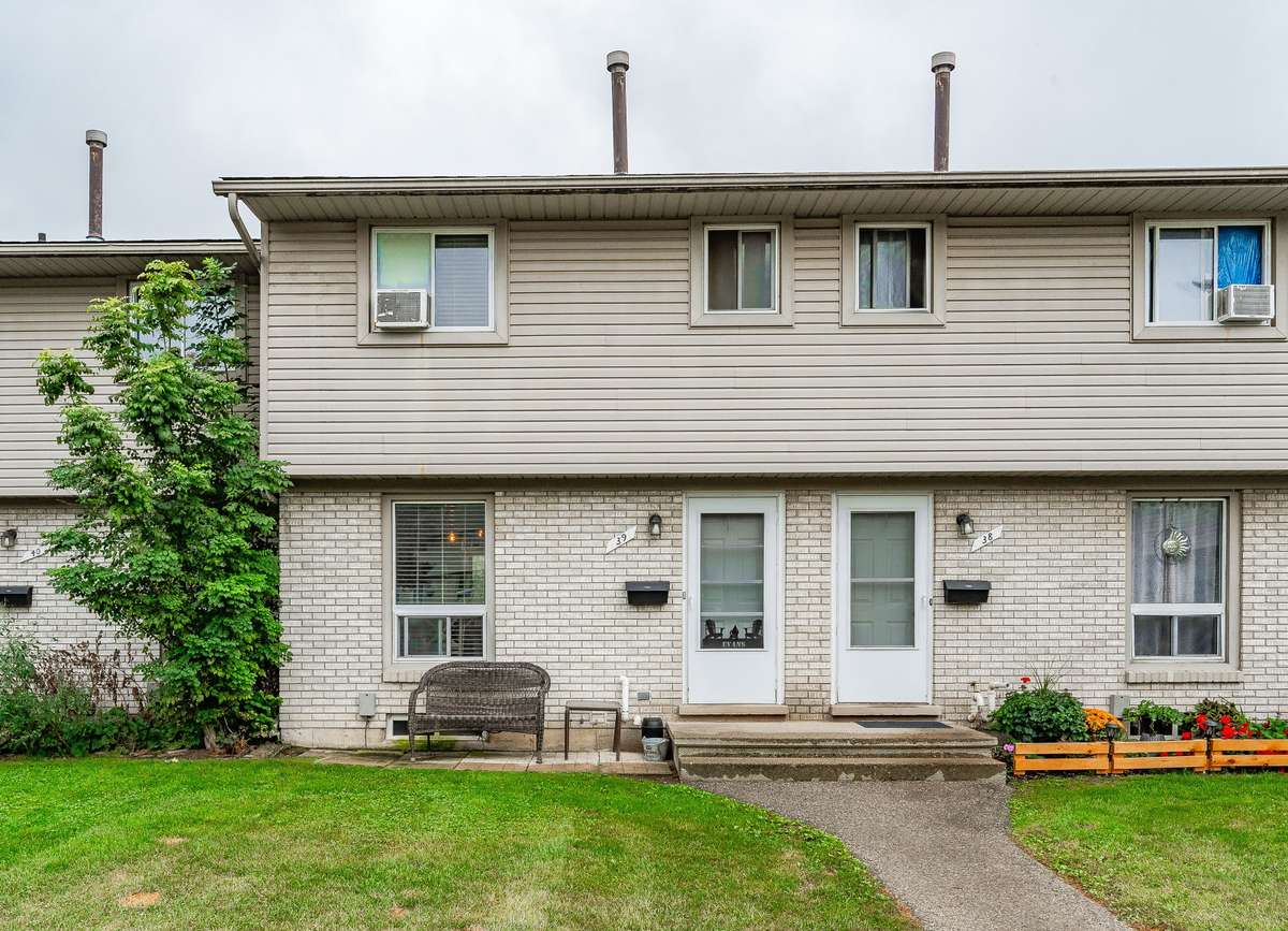 Guelph, ON N1K 1A3,700 Paisley RD #39