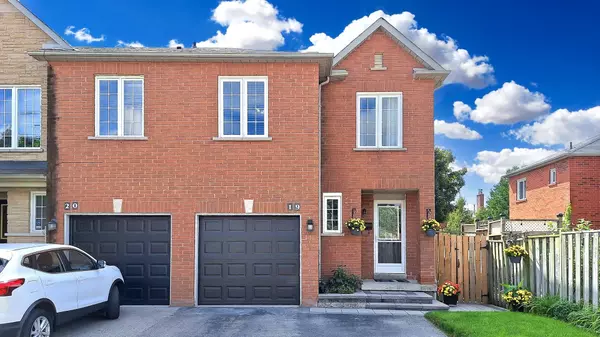 Pickering, ON L1V 6W4,1995 Pine Grove AVE #19