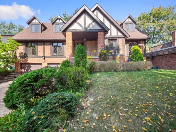 18 Village Squire LN, Markham, ON L3T 1Z9