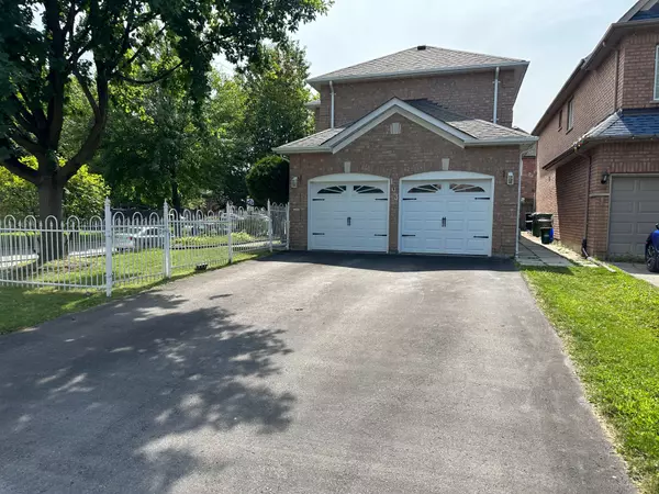 103 Fadine RD, Newmarket, ON L3X 2P7