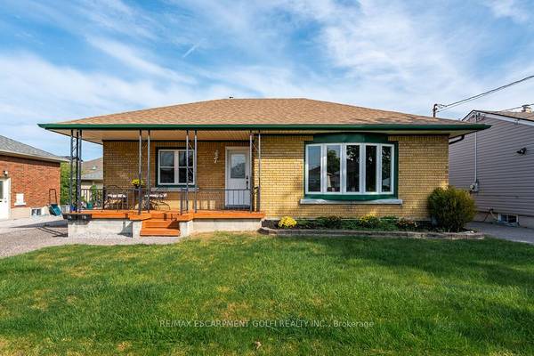 7 Battersea AVE, St. Catharines, ON L2P 1L4