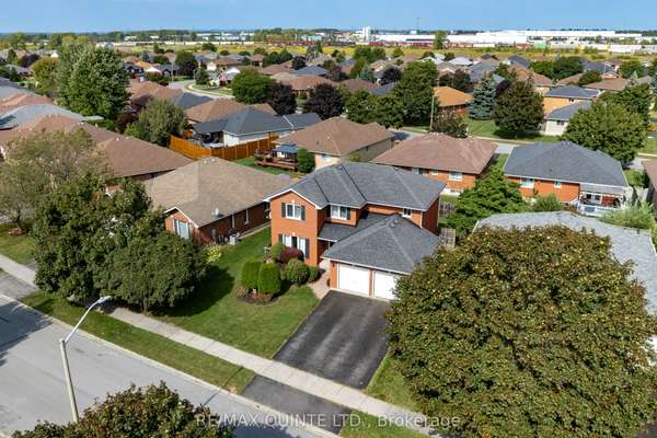 40 Oak Ridge BLVD, Belleville, ON K8N 5W2