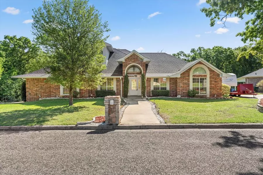 2301 S Williams Avenue, Mount Pleasant, TX 75455