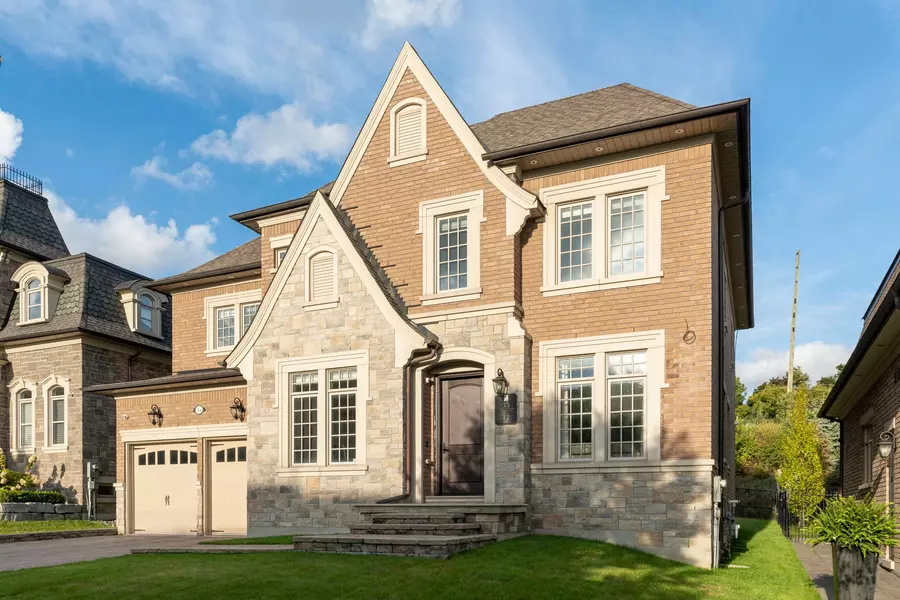 35 Annsleywood CT, Vaughan, ON L4H 3N5