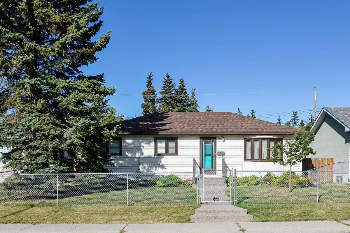 Calgary, AB T3E 5A8,164 Gordon DR SW