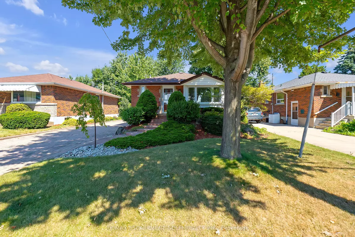 Hamilton, ON L8T 3L3,106 Fernwood CRES